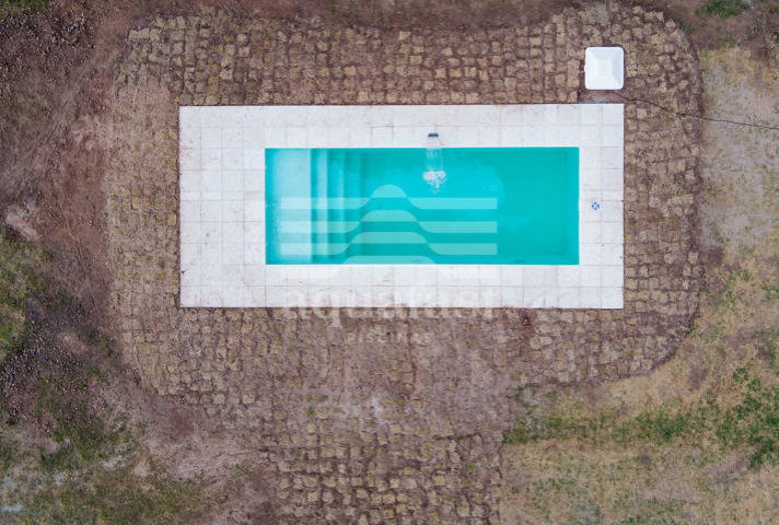 Imagen instalación piscina Aquafast en proceso.